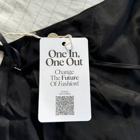 ARE YOU AM I kiku satin halter top - Picture 4 of 5